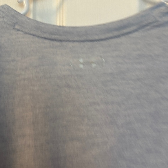 Under Armour women’s Heather Gray V-Neck Tee - Picture 4 of 4
